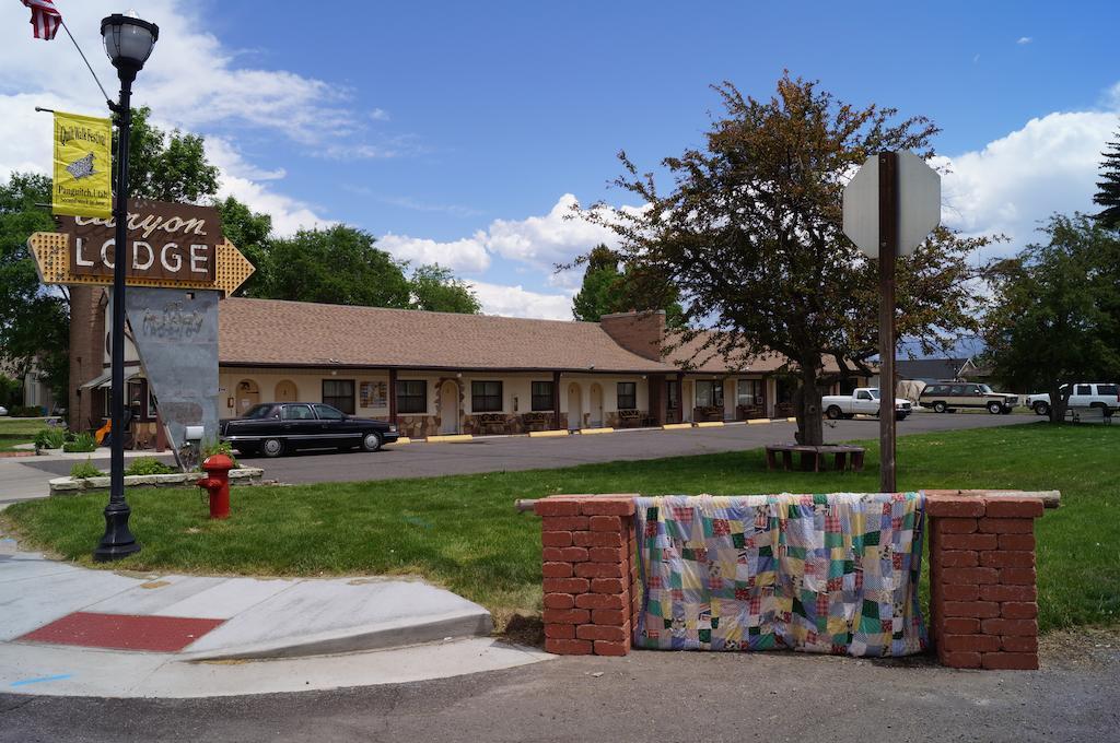 Canyon Lodge Motelパンギッ​​チ エクステリア 写真