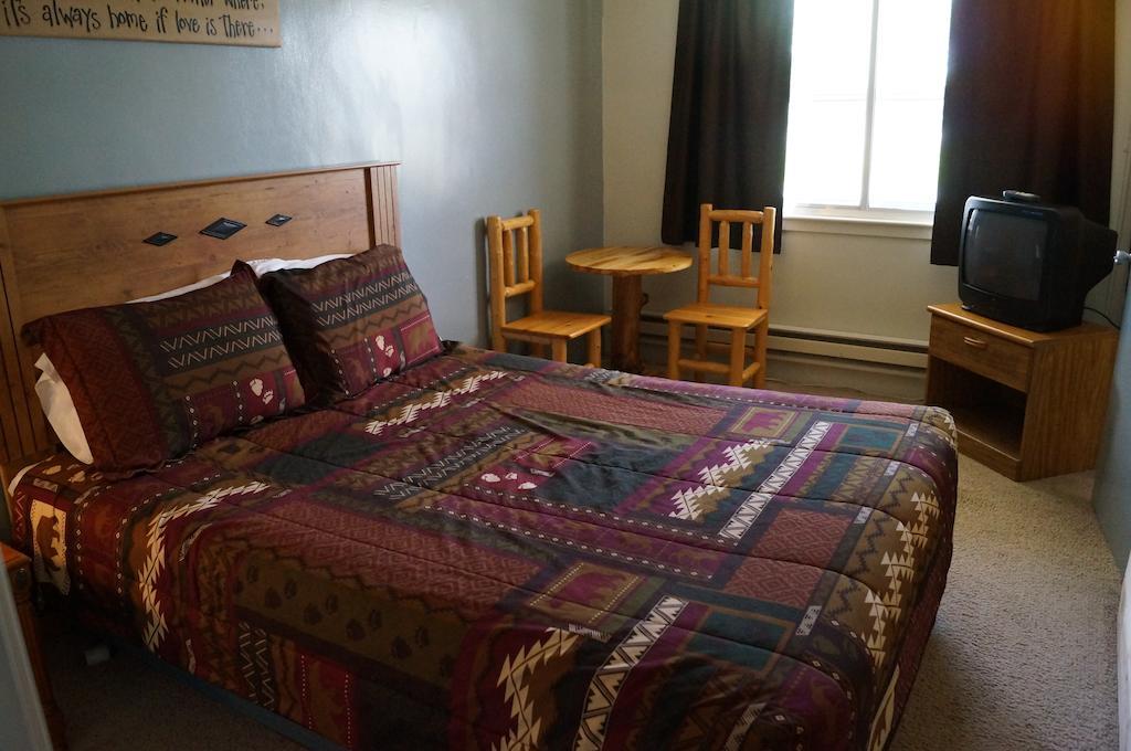 Canyon Lodge Motelパンギッ​​チ 部屋 写真