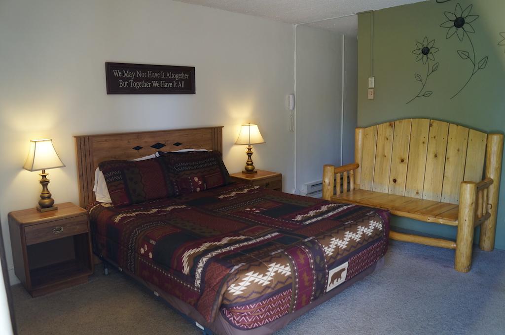 Canyon Lodge Motelパンギッ​​チ 部屋 写真