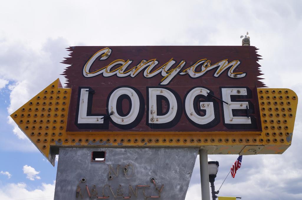 Canyon Lodge Motelパンギッ​​チ エクステリア 写真