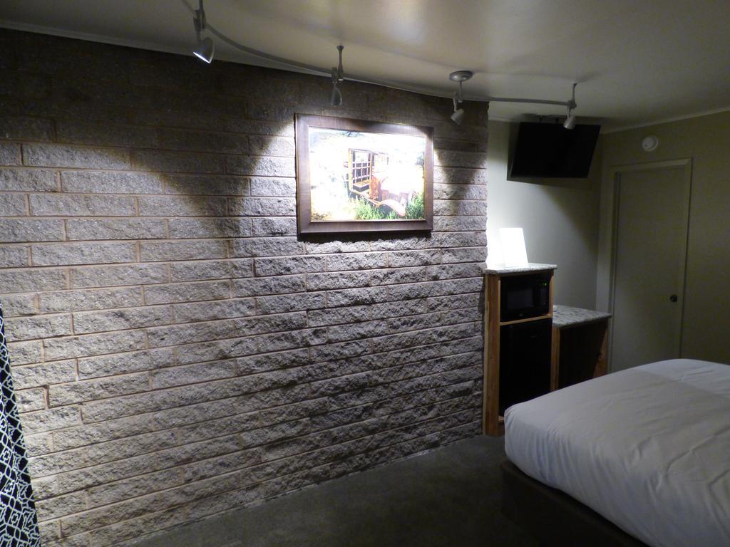 Canyon Lodge Motelパンギッ​​チ エクステリア 写真