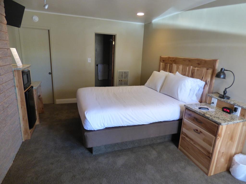Canyon Lodge Motelパンギッ​​チ エクステリア 写真