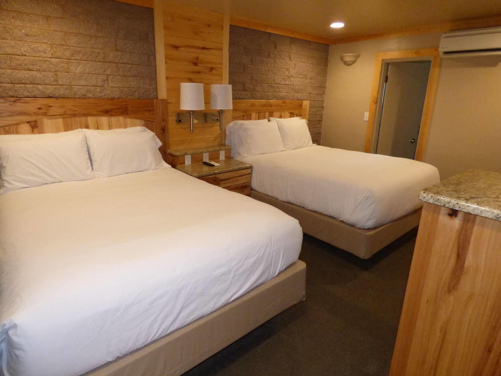 Canyon Lodge Motelパンギッ​​チ エクステリア 写真