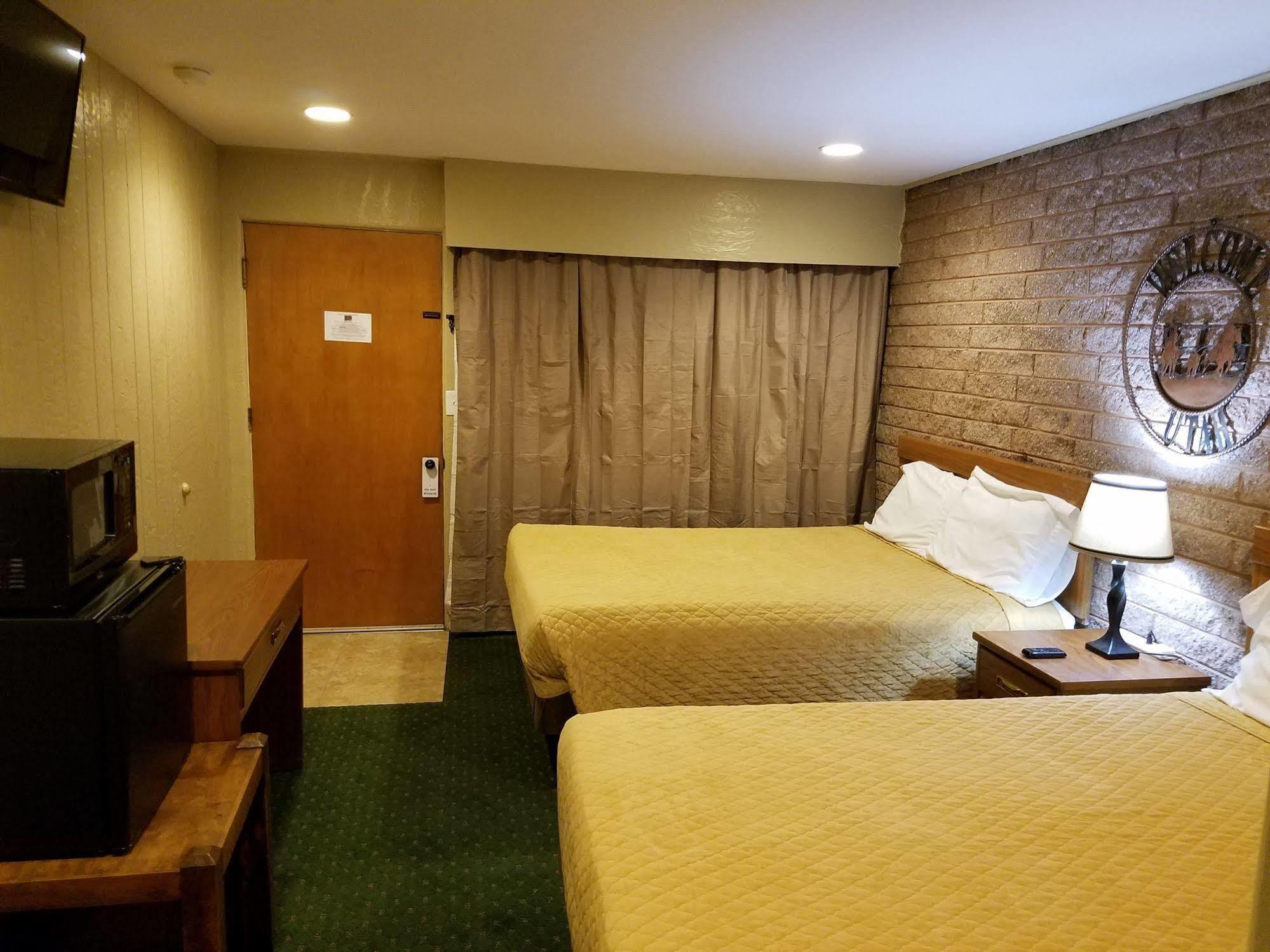 Canyon Lodge Motelパンギッ​​チ エクステリア 写真