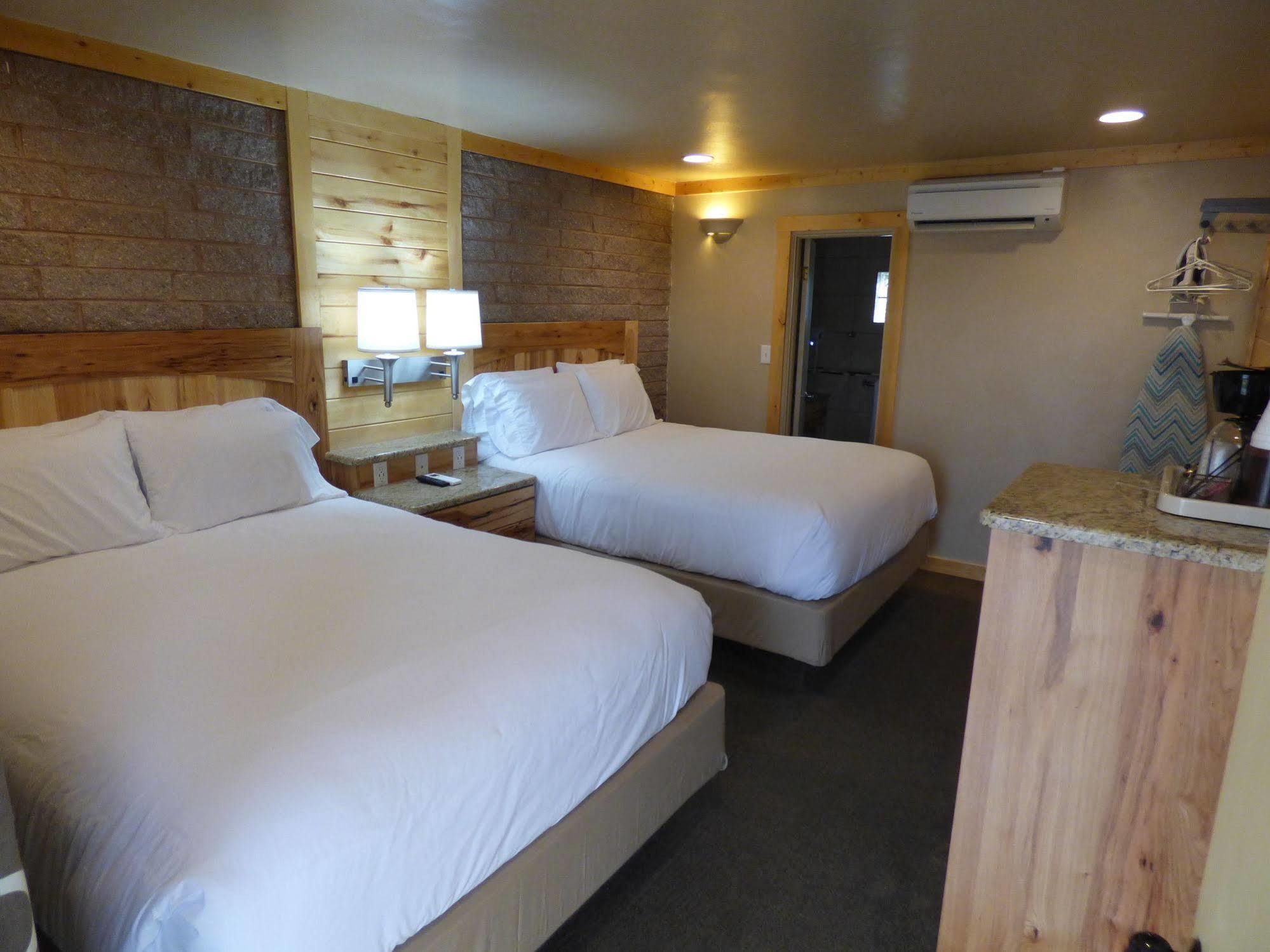 Canyon Lodge Motelパンギッ​​チ エクステリア 写真