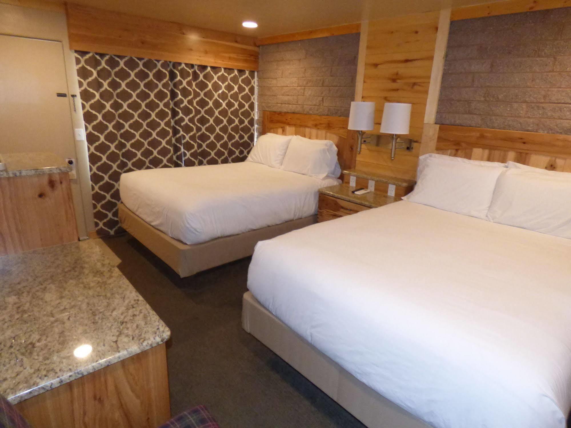 Canyon Lodge Motelパンギッ​​チ エクステリア 写真