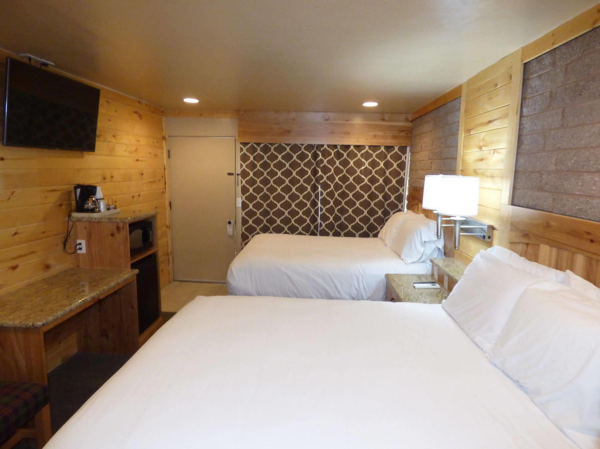 Canyon Lodge Motelパンギッ​​チ エクステリア 写真